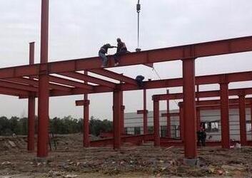 鋼結(jié)構(gòu)廠房建造注意事項(xiàng)！請(qǐng)看襄陽(yáng)遠(yuǎn)大廠家的介紹